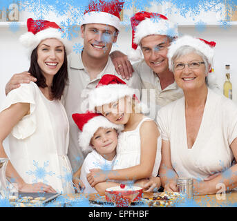 Lächelnd Familie Weihnachten Kuchen backen Stockfoto