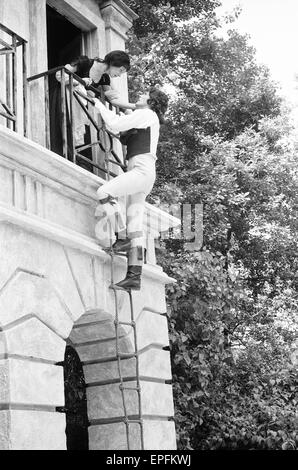 Produktion der berühmten Shakespeare Tragödie Romeo und Julia statt am Regent Park Open Air Theatre starring Marilyn Taylersen und Hugh Ross.  1. Juni 1971. Stockfoto