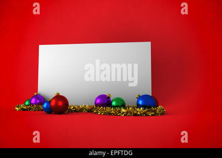 Zusammengesetztes Bild Poster mit bunten Weihnachtsschmuck Stockfoto