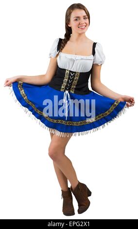 Oktoberfest Mädchen ihren Rock zu verbreiten Stockfoto