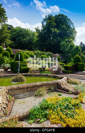 Der Pool und Brunnen im italienischen Garten im Mapperton House, nr Beaminster, Dorset, England, UK Stockfoto