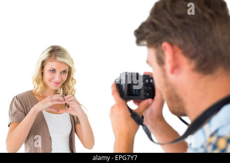 Menschen nehmen Foto von seiner hübschen Freundin Stockfoto