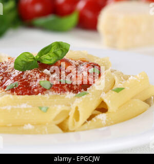 Nudeln Mit Tomaten Napoli Sauce Pasta Gericht Mit Basilikum Auf Teller Stockfoto
