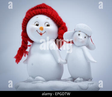 Fröhliche Schneemann und Pinguin Stockfoto