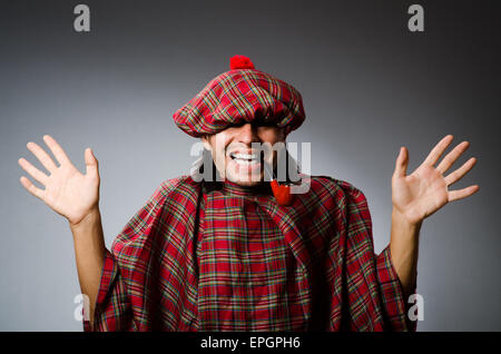 Lustige Schotte in traditioneller Kleidung Stockfoto