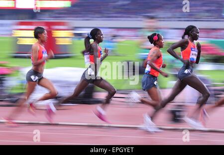 17. Mai 2015 - Shanghai, Volksrepublik China - eine Gruppe von Kenianer läuft 5000 m während der Diamond League Shanghai Stadium Shanshai. © Marcio Machado/ZUMA Draht/Alamy Live-Nachrichten Stockfoto