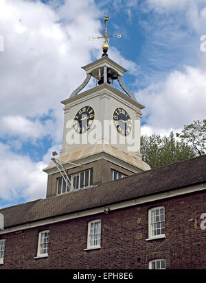 Uhrturm in der Historic Dockyard, Chatham, Kent, ME4 4TE Stockfoto