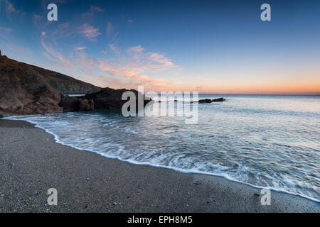 Der Strand von Hemmick an der südlichen Küste von Cornwall Stockfoto