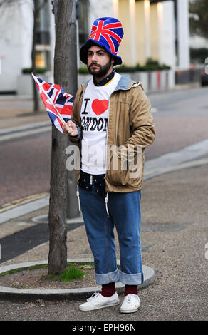 Mel B und X Factor Finalist Andrea genießen am Nachmittag Tee und Champagner während einer Tour durch London auf einer Route-Master-bus-Featuring: Andrea Faustini Where: London, Vereinigtes Königreich bei: Kredit-13. November 2014: Karl Pfeifer/WENN Stockfoto