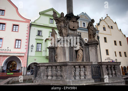 Cesky Krumlov: Hauptplatz Brunnen Stockfoto