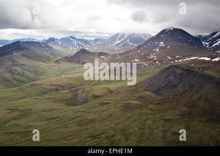 Zentralen arktischen Wildnis Studie Bereich nahe den Toren des Arctic National Park in Alaska. Diese wenig bekannte 320.000 Hektar große Fläche ist krass schön und gemacht auf sanfte Tundra und Schnee bedeckt Gipfeln. Stockfoto