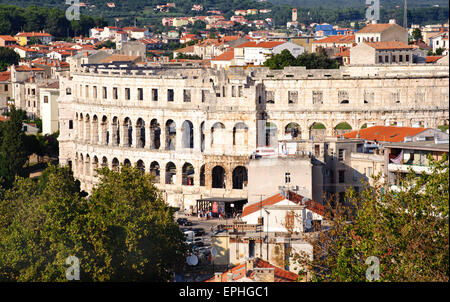 Schöne Aussicht auf die berühmte antike Kolosseum in Pula, Kroatien, den beliebtesten Sehenswürdigkeiten Stockfoto