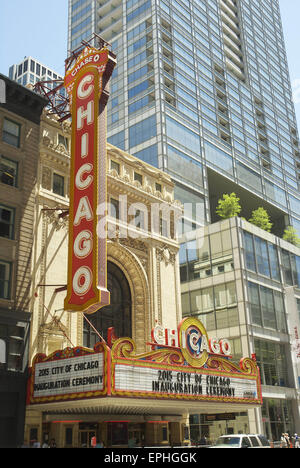 Chicago, Illinois, USA. 18. Mai 2015. Bürgermeister Rahm Emanuel war Inaugurted für seine zweite Amtszeit am Theater in der Windy City Chicago am 18. Mai 2015. Präsident Bill Clinton und die neu gewählten Stadträte Chicago trat den Bürgermeister auf der Bühne. © Karen I. Hirsch/ZUMA Wire/ZUMAPRESS.com/Alamy Live-Nachrichten Stockfoto