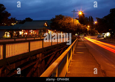 Historische Brücke und Bridgehouse Lodge, Warkworth, Region Auckland, Nordinsel, Neuseeland Stockfoto