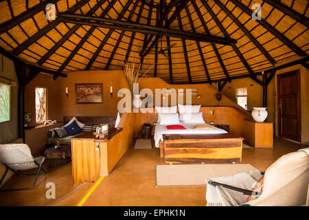 Afrika, Namibia. AfriCat Foundation. Okonjima Bush Camp. Innen Ansicht der Unterkunft. Stockfoto