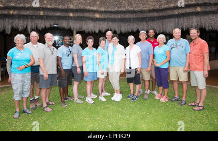 Afrika, Namibia. AfriCat Foundation. Gruppenbild der Touristen. Stockfoto