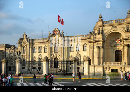 Regierungspalast an der Plaza Mayor oder der Plaza de Armas, UNESCO-Weltkulturerbe, Lima, Peru Stockfoto