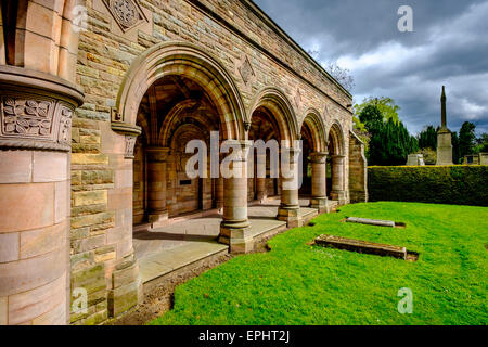 Die Roxburghe Memorial Kreuzgang – erbaut in den 1930er Jahren zum Gedenken an den 8. Duke of Roxburghe, Kelso Abbey, Scottish Borders Stockfoto