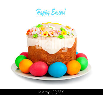 Bemalte Ostereier und leckeren Cupcake auf weißen Hintergrund isoliert Stockfoto