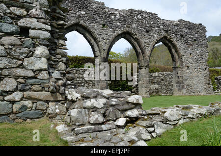 Steinmauer Bögen Cymer Abbey in der Nähe von Llanellti Ortszentrum Gwynedd Wales Cymru UK GB Stockfoto