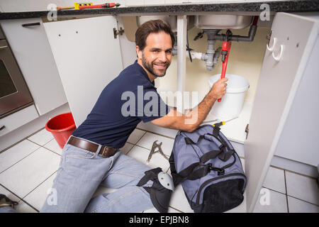 Klempner Befestigung unter der Spüle Stockfoto