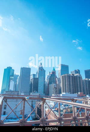 Teil der berühmten Brooklyn Bridge am hellen Tag Stockfoto