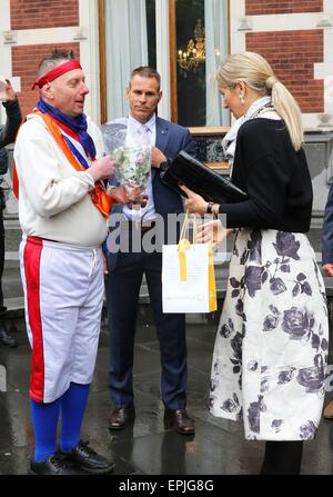 HM Königin Maxima besucht die Antrittsvorlesung von Professor Javier A. Couso im Akademie-Gebäude der Universität Utrecht in Utrecht, Niederlande, 18. Mai 2015. Prof. Couso für den Zeitraum 2014-2016 im Zusammenhang mit der Prince Claus Chair für die Entwicklung und Gerechtigkeit RPE/Albert Nieboer/Niederlande, - Nein-Draht-SERVICE- Stockfoto