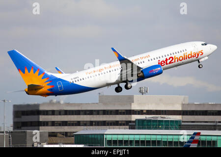 Jet2 Boeing 737-800 steigt vom Start-und Landebahn 05 L Manchester Airport. Stockfoto