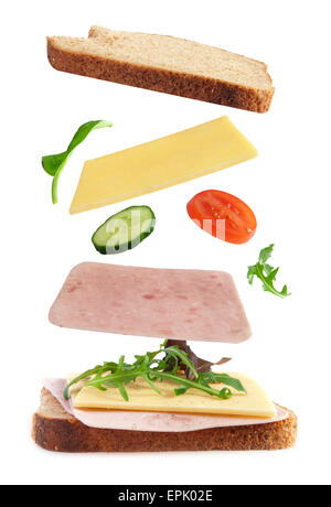 Schinken und Käse-Sandwich-Zutaten fallen an ihren Platz Stockfoto