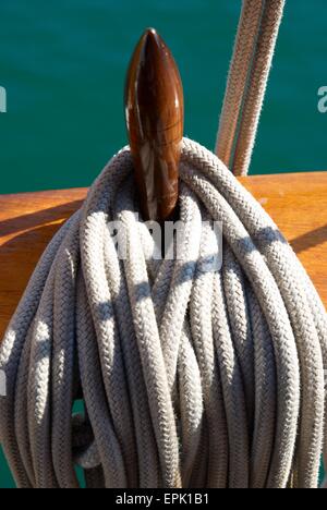 Yacht-Seile und Taue Stockfoto