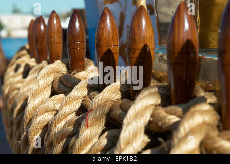 Yacht-Seile und Taue Stockfoto