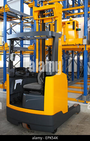 Schubmaststapler Gabelstapler Stockfoto
