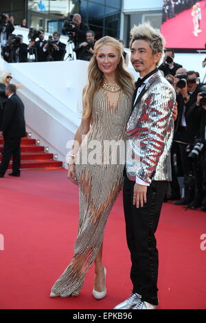 Cannes: Paris Hilton mit Freund Sonne Zu Yang/roter Teppich/68. Cannes Film Festival/Festival de Cannes 2015/18.05.2015/picture Allianz *** lokalen Caption *** Paris Hilton INSIDE OUT – umgekehrt (Etats-Unis) [Hors Compétition] De Pete DOCTER Cannes INSIDE OUT – umgekehrt (Etats-Unis) [Hors Compétition] En Présence du Réalisateur Pete DOCTER (Etats-Unis)? VOIX ANGLAISES: Des z Mindy KALING (Etats-Unis), Amy POEHLER (Etats-Unis), Phyllis SMITH (Etats-Unis) VOIX FRANCAISES: Des z Charlotte LE BON (Frankreich), Marilou BERRY (Frankreich) & des Acteurs Gilles LELLOUCHE (Frankreich Stockfoto