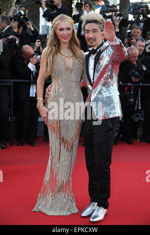 Cannes: Paris Hilton mit Freund Sonne Zu Yang/roter Teppich/68. Cannes Film Festival/Festival de Cannes 2015/18.05.2015/picture Allianz *** lokalen Caption *** Paris Hilton INSIDE OUT – umgekehrt (Etats-Unis) [Hors Compétition] De Pete DOCTER Cannes INSIDE OUT – umgekehrt (Etats-Unis) [Hors Compétition] En Présence du Réalisateur Pete DOCTER (Etats-Unis)? VOIX ANGLAISES: Des z Mindy KALING (Etats-Unis), Amy POEHLER (Etats-Unis), Phyllis SMITH (Etats-Unis) VOIX FRANCAISES: Des z Charlotte LE BON (Frankreich), Marilou BERRY (Frankreich) & des Acteurs Gilles LELLOUCHE (Frankreich Stockfoto