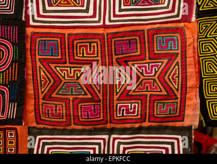 Panama, San Blas Inseln, Mamitupu, bunten Hand genäht Kuna indische Mola Stockfoto