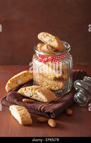 traditionelle italienische Cantuccini Kekse in Glas Stockfoto