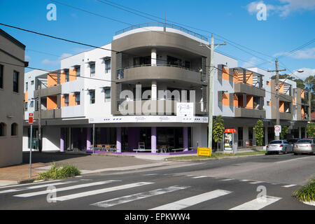 Mehrfamilienhaus in der Nähe von Toongabbie Bahnhof in Western Sydney, Australien Stockfoto