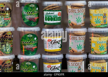 Hanf und Cannabis Cookies zum Verkauf an die Blumenmärkte in Amsterdam Stockfoto