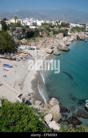 Blick auf den Strand vom Balcon de Europa, Nerja, Andalusien, Spanien Stockfoto