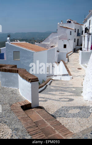 Straßenszene in der "weißen" von Frigiliana, Andalusien, Spanien Stockfoto