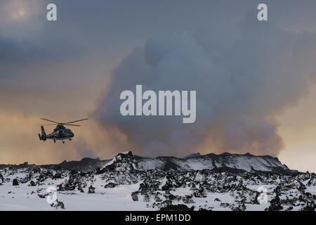 Hubschrauber durch den Ausbruch des Holuhraun Riss, Vulkan Bardarbunga Island. Stockfoto