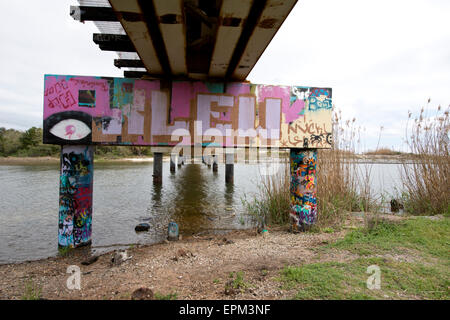 Graffiti auf einem Overhead-Projektor train track Stockfoto