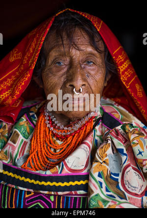 Panama, San Blas Inseln, Mamitupu, Portrait einer alten Stamm der Kuna-Frau Stockfoto