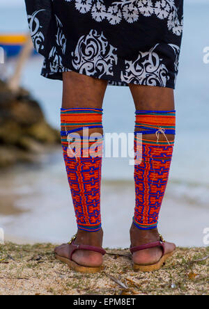 Panama, San Blas Inseln, Mamitupu, traditionelle Perlen Bein Schmuck getragen von Kuna-Frauen Stockfoto