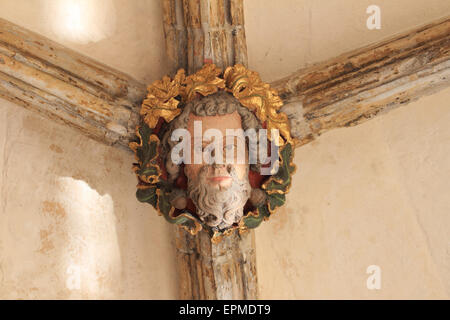 Misericord, dekoratives Gesicht an hohen Decken, hohe Kirche, Norwich Cathedral, Norfolk, Großbritannien Stockfoto