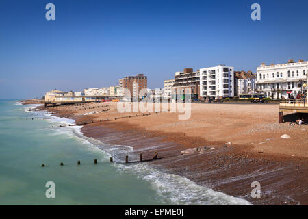 Worthing Strand und Meer im Westen des Piers Stockfoto