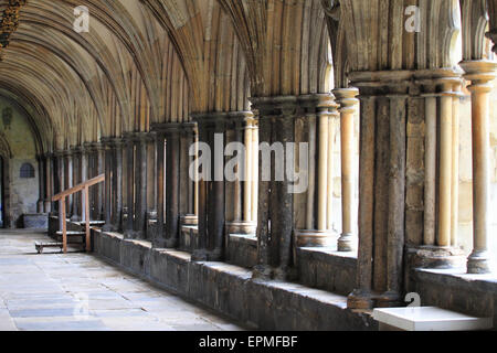 Die Klöster in Norwich Cathedral, Kalkstein gebaut, Norwich, Norfolk, Großbritannien Stockfoto