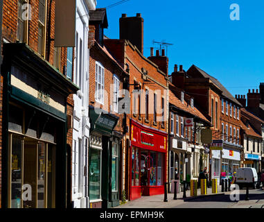 Blick nach unten Kirkgate eine Einkaufsstraße in Newark auf Trent Stadt Zentrum Nottinghamshire England UK Stockfoto