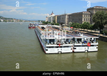 Donaublick zur ungarischen Parlamentsgebäude, Budapest, Europa Stockfoto