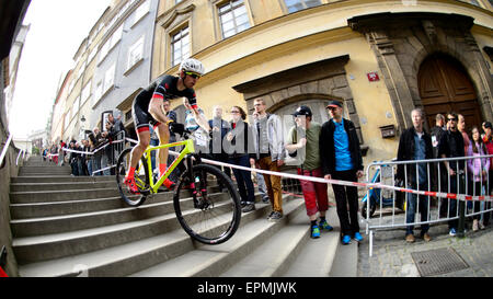 Prag, Tschechische Republik. 19. Mai 2015. Teilnehmer-Radrundfahrt Prag Treppen in Prag, Tschechische Republik, am 19. Mai 2015. Bildnachweis: Michal Kamaryt/CTK/Alamy Live-Nachrichten Stockfoto